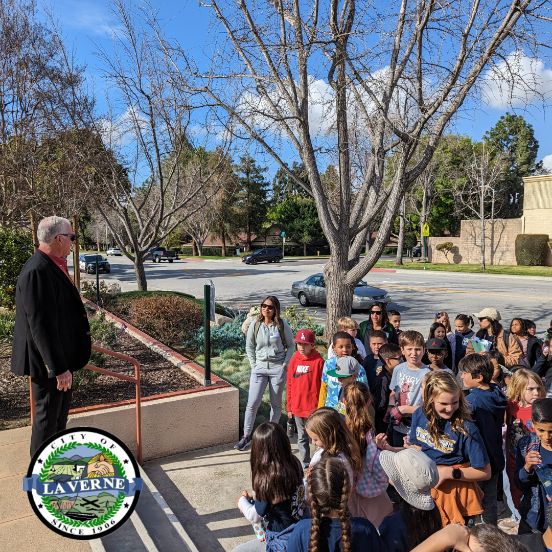 Mayor Hepburn addresses group of students